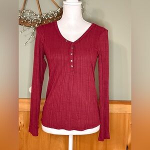 Women's Ribbed Henley Top - color “Autumn Ruby” size Small. NWT